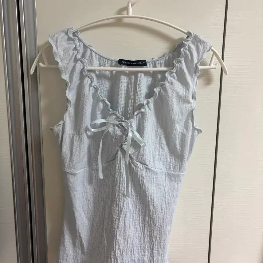 [BUNJANG] Brandy Melville Sleeveless T-Shirt Sky Blue / 브랜디 멜빌 민소매 티셔츠 하늘색
