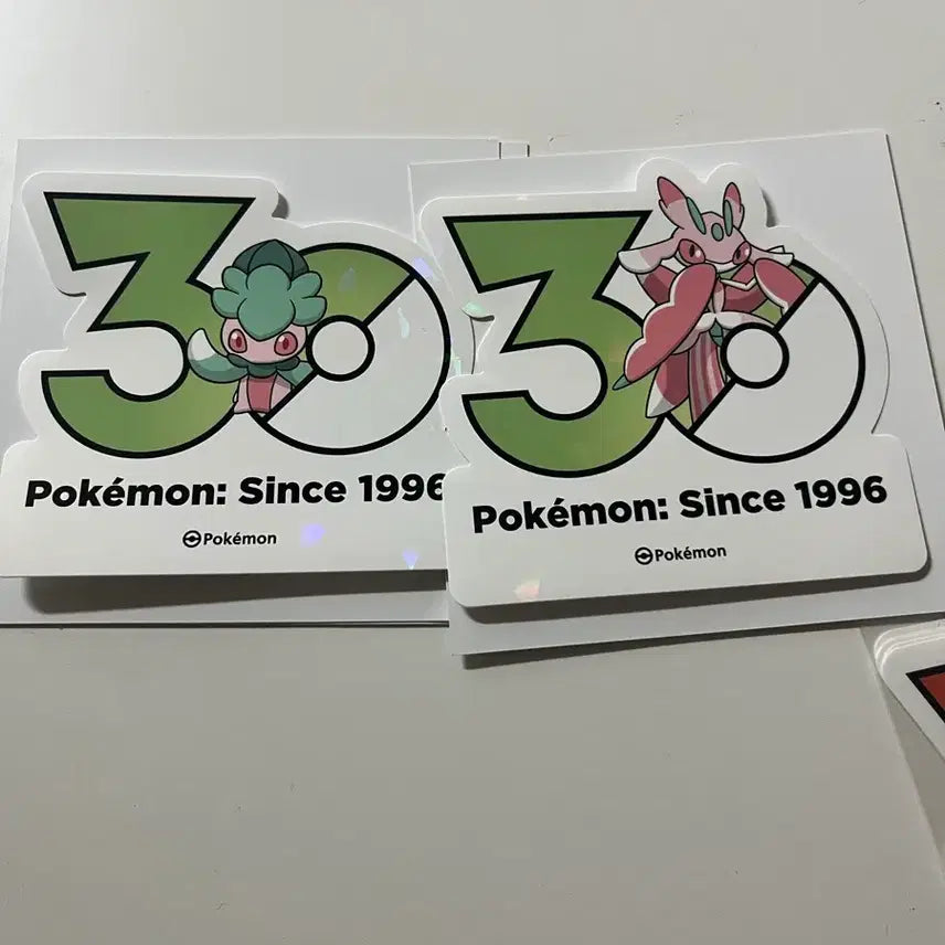 [BUNJANG] Pokemon 30th Anniversary Holographic Sticker Set: Charjabug &amp; Lurantis / 포켓몬 30주년 스티커 짜랑랑+라란티스