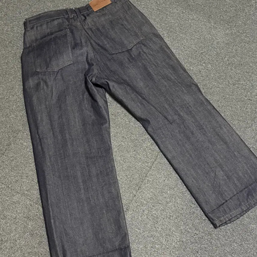 [BUNJANG] Beslow Wide Fit Selvedge Denim Indigo / (34)비슬로우 와이드핏 투턱 셀비지 데님 인디고