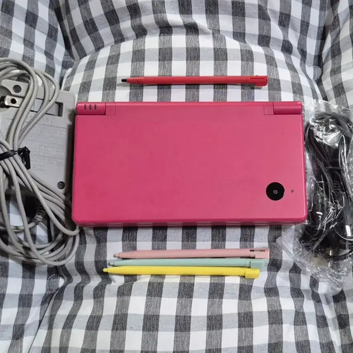 [BUNJANG] Nintendo DSi Pink with Ugo-Meme and 3DS Conversion / 닌텐도 dsi 핑크 우고메모, 3ds 이사 내장