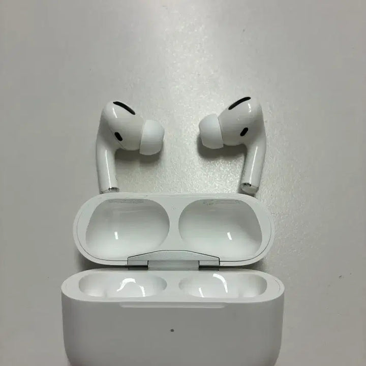 [BUNJANG] Apple AirPods Pro 1st Gen Earbuds / 에어팟 프로 1세대 8핀 정상작동!