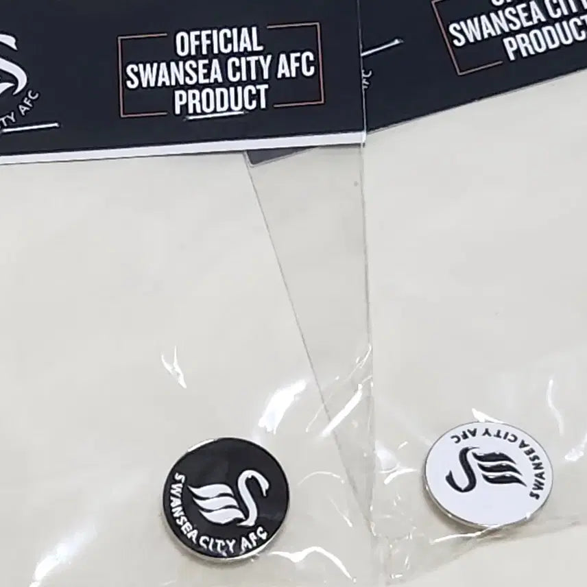 [BUNJANG] Um Ji-seong Swansea City Emblem &amp; Scarf Badge Set / (새상품)엄지성 스완지시티 엠블럼&amp;머플러 뱃지 축구 뺏지 배지