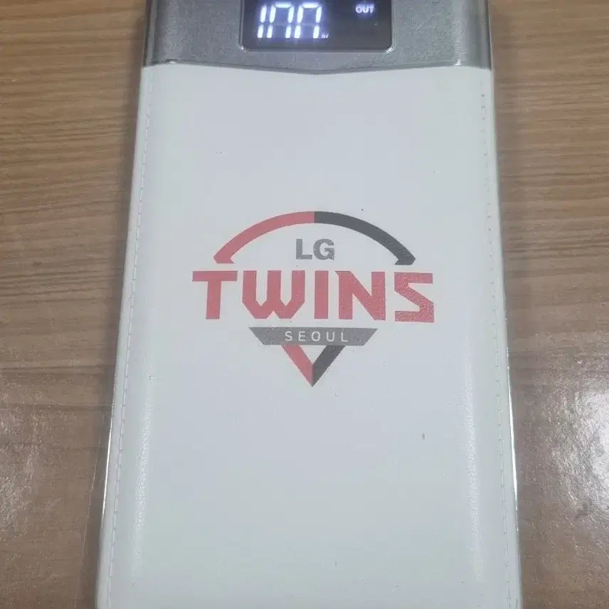 [BUNJANG] LG Twins Logo 10,000mAh Power Bank White / LG 트윈스 로고 보조배터리 화이트 10,000mah