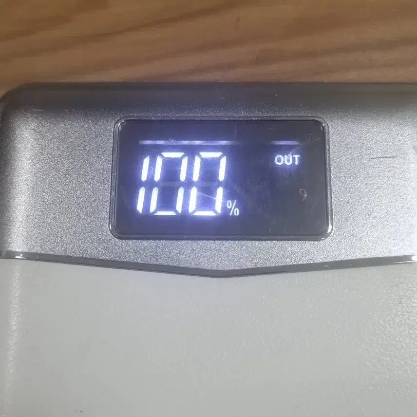 [BUNJANG] LG Twins Logo 10,000mAh Power Bank White / LG 트윈스 로고 보조배터리 화이트 10,000mah