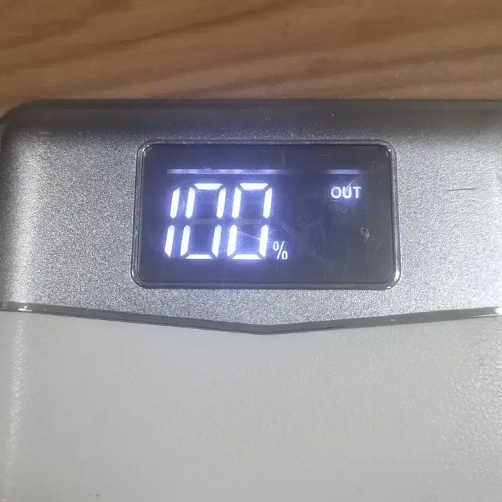 [BUNJANG] LG Twins Logo 10,000mAh Power Bank White / LG 트윈스 로고 보조배터리 화이트 10,000mah