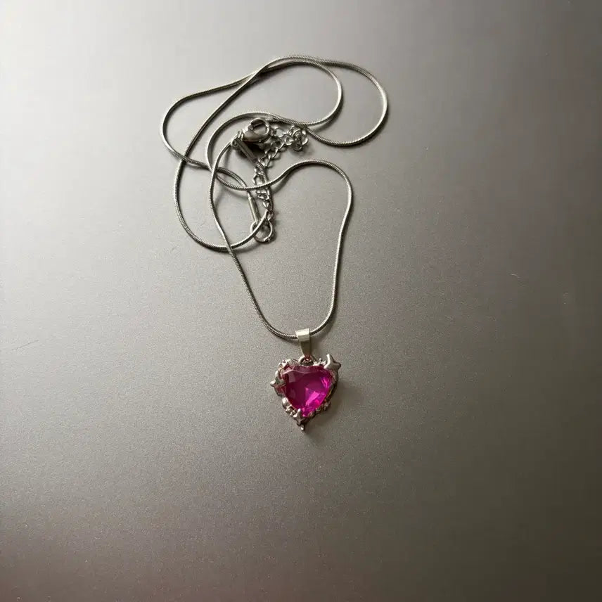 [BUNJANG] Kitsch Heart Ruby Necklace / 키치한 하트 실버 루비 목걸이