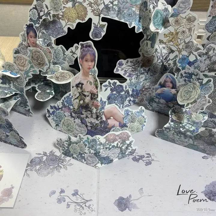 [BUNJANG] IU 2019 Love Poem Concert Pop-up Book / 아이유 2019 러브포엠 콘서트 팝업북 양도 판매