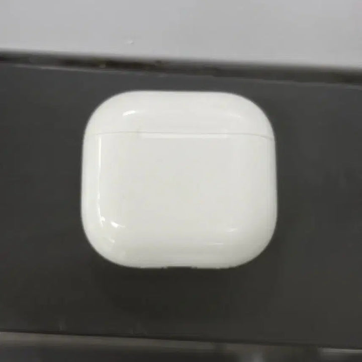 [BUNJANG] Apple AirPods 4th Generation with Noise Cancellation - Used / 에어팟4세대 노캔o 본체 싸게 급처!!