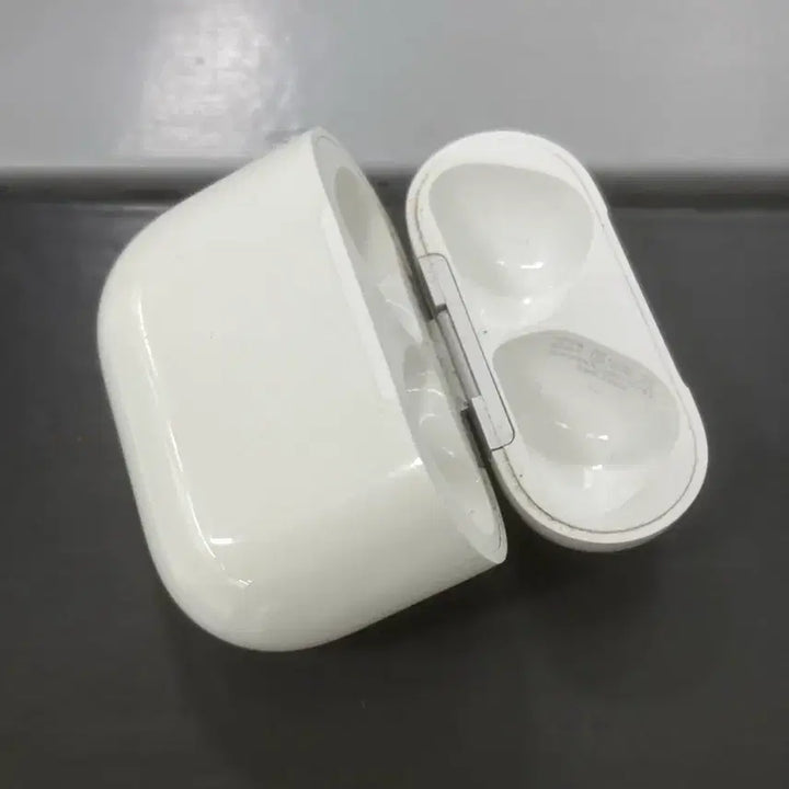 [BUNJANG] Apple AirPods 4th Generation with Noise Cancellation - Used / 에어팟4세대 노캔o 본체 싸게 급처!!