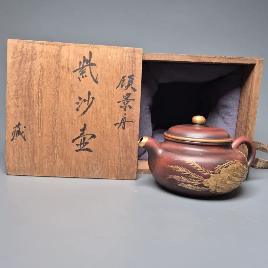 [BUNJANG] Gu Jingzhou Celadon Gold-Decorated Peony Zisha Teapot Antique Collectible Art / 고경주제 금채 공작문 자사호 자사 골동품 수집품 미술품