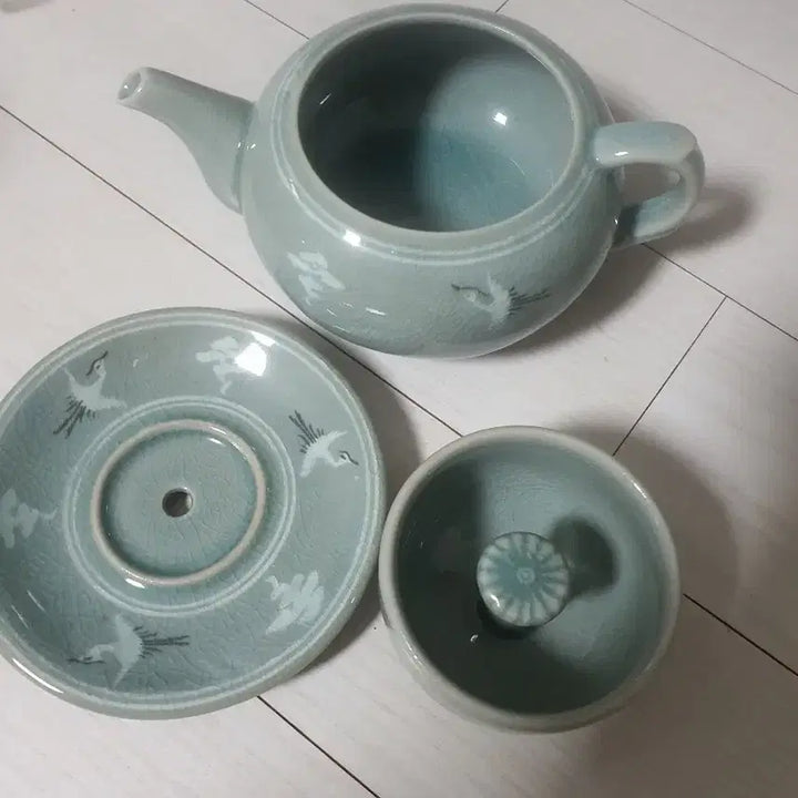 [SOLD OUT] 청자 운학문.(계영배) 다기 세트 학 문양
