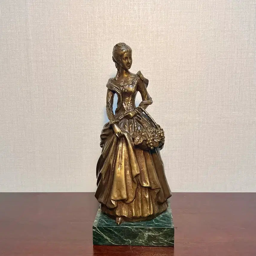 [BUNJANG] Kim Beon Bronze Charlotte Sculpture with Marble Base / 김번 동브론즈) 샤를로트 조각상 중형 대리석 좌대