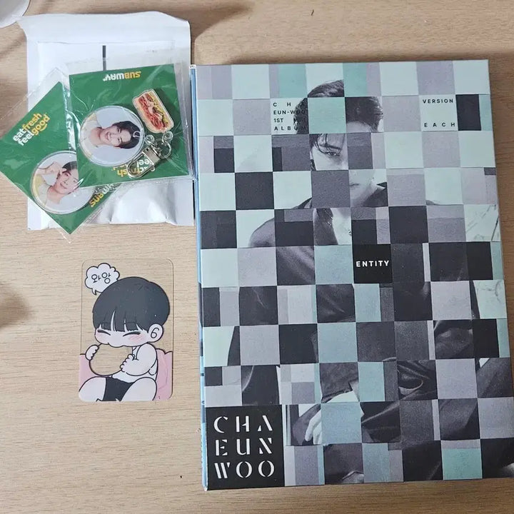 [BUNJANG] Cha Eun Woo Album &amp; Keyring Bundle / 차은우 앨범 및 키링 (+비공굿)