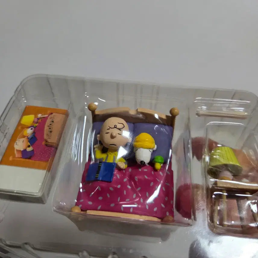 [BUNJANG] Vintage Snoopy &amp; Brown Character Goods Classic Cartoon Doll Figure Bed / 빈티지 토이 캐릭터 굿즈 고전 만화 인형 피규어 스누피 브라운 침대