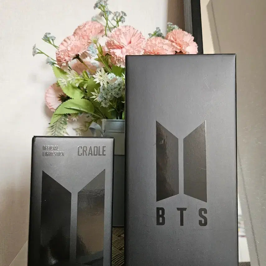 [BUNJANG] BTS Official Light Stick + Cradle Set / bts 응원봉+크레들 팝니다 .