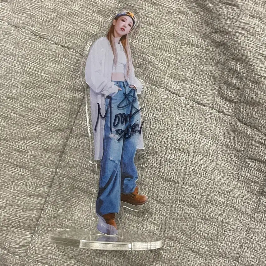 [BUNJANG] Mamamoo Moonbyul Signed Acrylic Stand / 마마무 문별 싸인 아크릴 스탠드