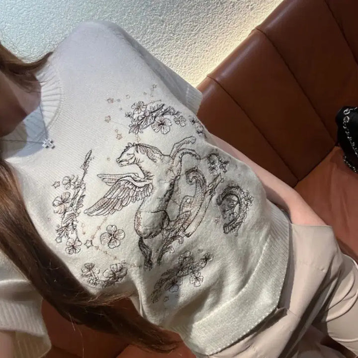[BUNJANG] Antique Pegasus Embroidery Knit Sweater / 새상품 엔틱 페가수스 자수 니트