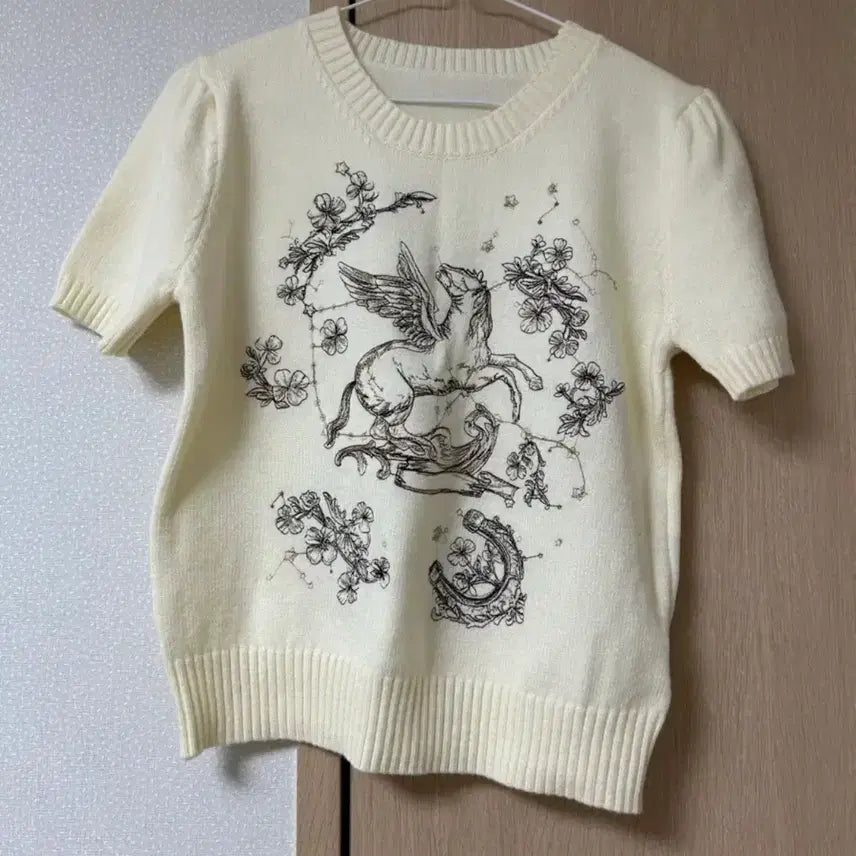 [BUNJANG] Antique Pegasus Embroidery Knit Sweater / 새상품 엔틱 페가수스 자수 니트