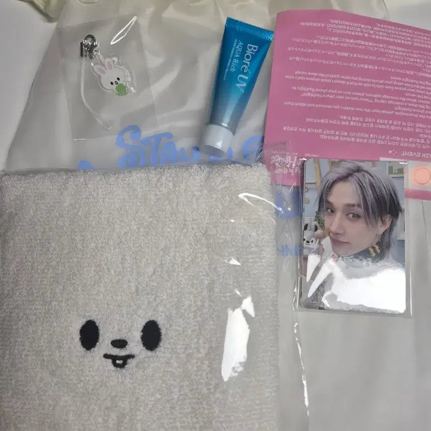 [BUNJANG] Stray Kids Fan Meeting Keychain Towel &amp; 4/4 Final Concert Gift / 스트레이키즈 팬미팅 입장기프트 키링 타올 &amp; 4/4 막첫 기프트