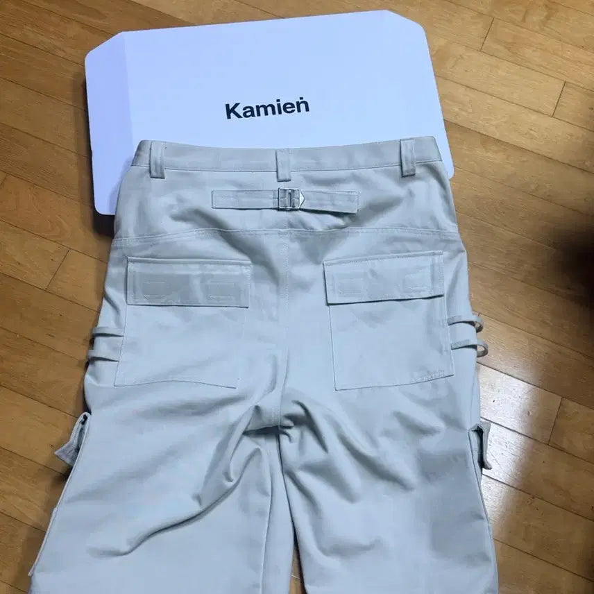 [BUNJANG] Kamien Kangaroo Bermuda Shorts Size 2 Light Beige / 카미엔 캥거루 버뮤다 2사이즈 라이트 베이지