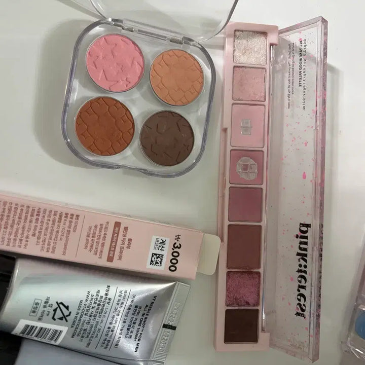[BUNJANG] Etude, Peripera, Clabau, K-Beauty Bundle Set / 새거,상태좋은 화장품 전부다 일괄판매/ 에뛰드 페리페라 아이섀도우 팔레트