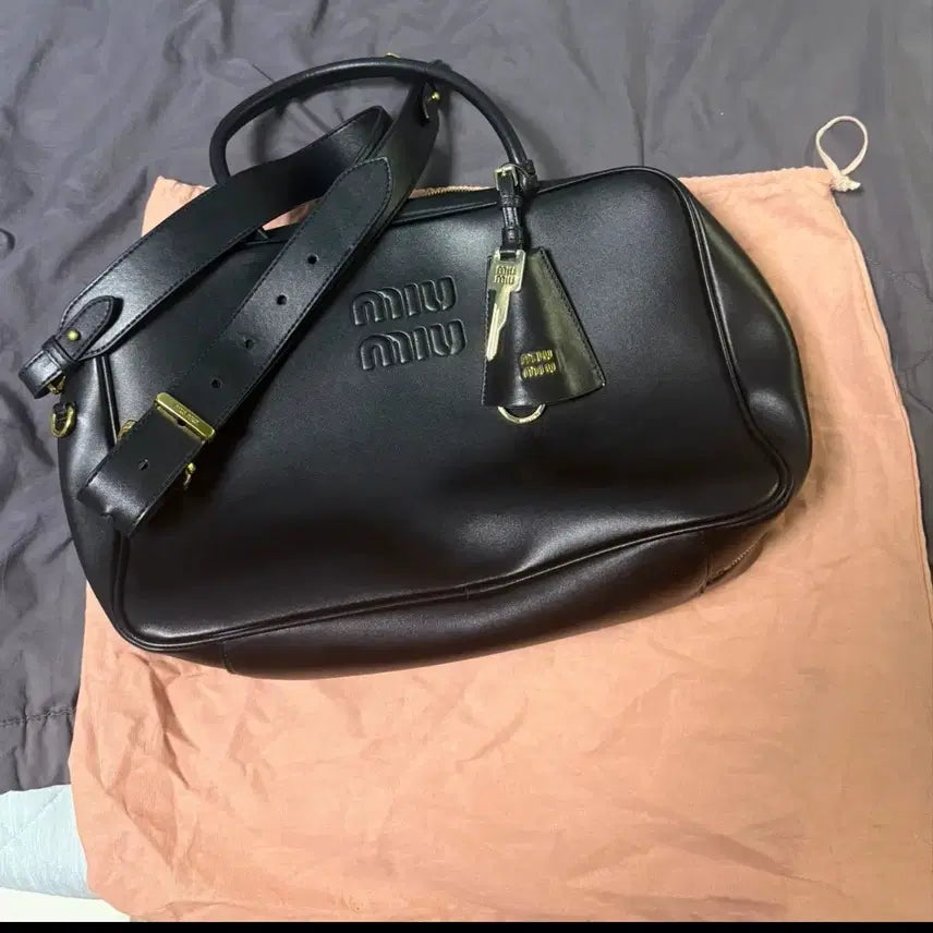 [BUNJANG] Miu Miu Leather Hobo Bag with Keyring Set / 미우레더보부상 키링포함