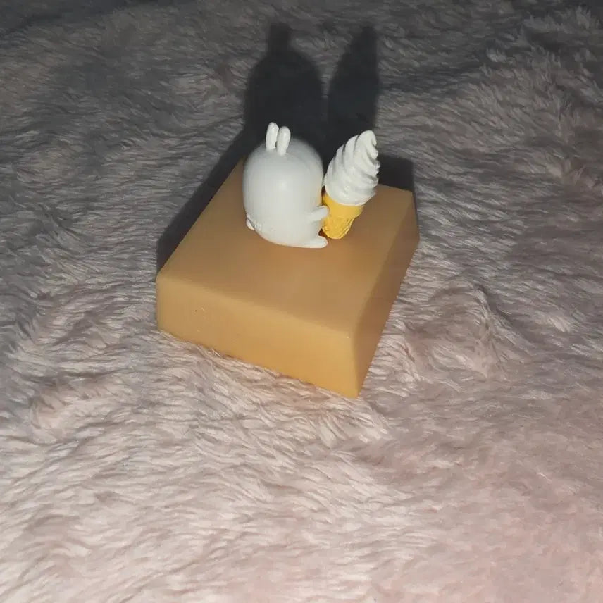 [BUNJANG] Molang Ice Cream Ear Cap / Phone Cap / 고전 몰랑이 아이스크림 이어캡 폰캡 하얀오리