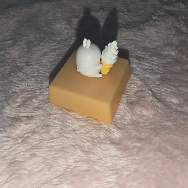 [BUNJANG] Molang Ice Cream Ear Cap / Phone Cap / 고전 몰랑이 아이스크림 이어캡 폰캡 하얀오리