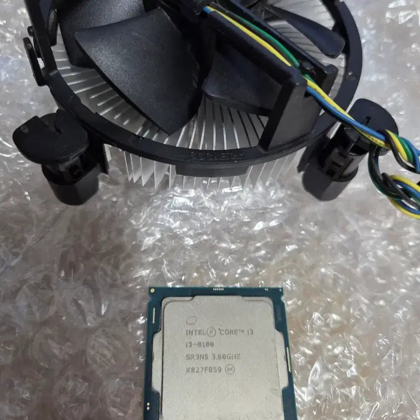 [BUNJANG] Intel Core i3-8100 Processor with Cooler / i3 8100 + 인텔 쿨러 팝니다.