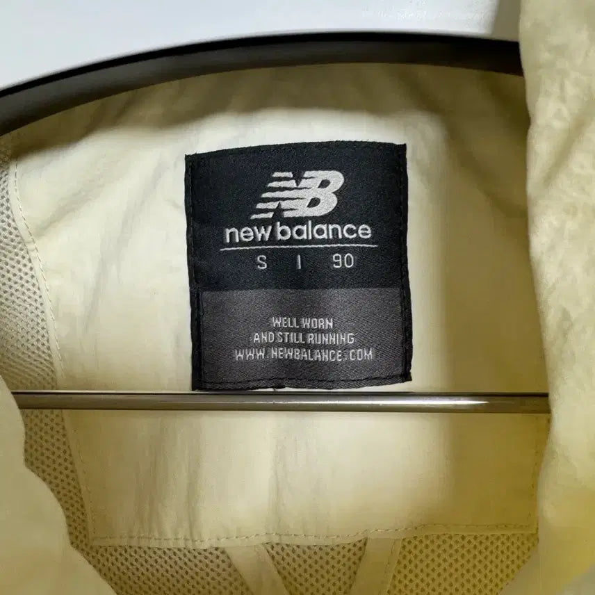 [BUNJANG] New Balance UNI New Flying Warm-up Jacket Ivory / [S] 뉴발란스 UNI 뉴 플라잉 웜업자켓 아이보리