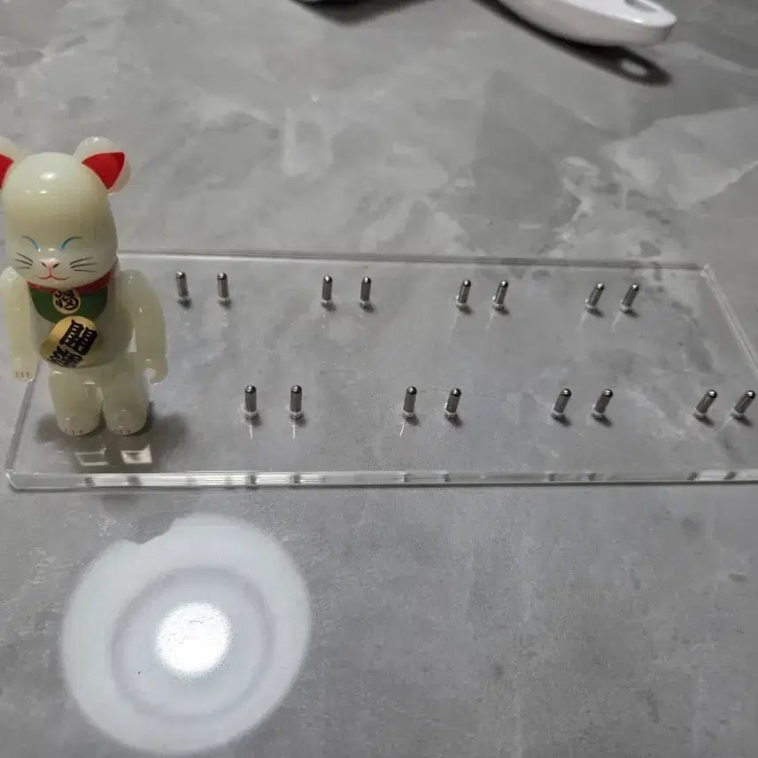 [BUNJANG] Bearbrick 100% Acrylic Stand Holder / 베어브릭 100% 지지대 팝니다. 9개 지지가능
