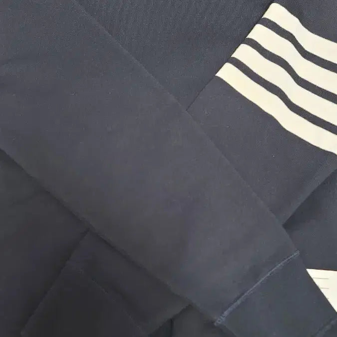 [BUNJANG] Thom Browne Tricolor Navy Sweatshirt Size 5 / 톰브라운 삼선 네이비 맨투맨 5