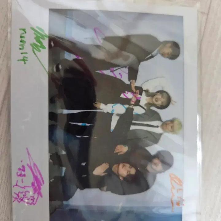 [BUNJANG] Yudabin Band Signed Polaroid Photo &amp; Keychain Set / 유다빈밴드  폴라로이드 사진 친필싸인+키링