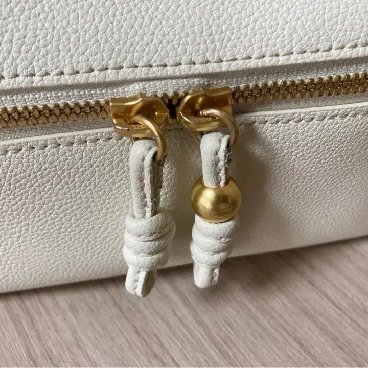 [BUNJANG] LATT Bol cube Cosmetic Bag Ivory / LATT 래트 볼큐브 코스메틱 백 아이보리