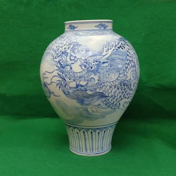 [BUNJANG] Large Blue and White Celadon Porcelain Jar with Dragon and Cloud Motif (H:41cm) / *청화 백자 운룡문 대형 항아리((H:41))
