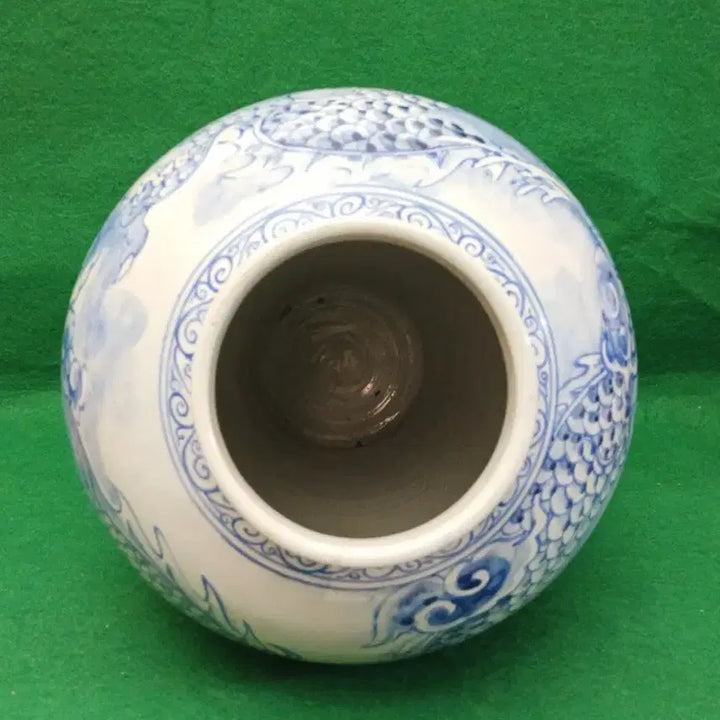 [BUNJANG] Large Blue and White Celadon Porcelain Jar with Dragon and Cloud Motif (H:41cm) / *청화 백자 운룡문 대형 항아리((H:41))