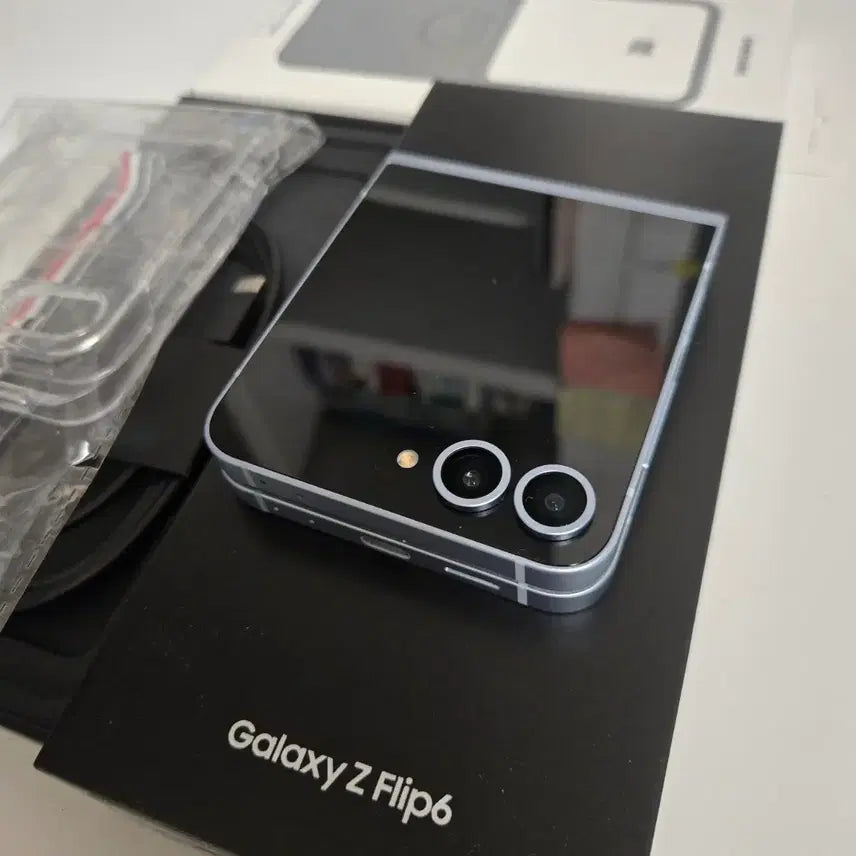 [BUNJANG] Samsung Galaxy Z Flip6 256GB Blue with Original Silicone Ring Case / S급 갤럭시 Z 플립6 256g 블루 풀박스 정품실리콘링케이스포함