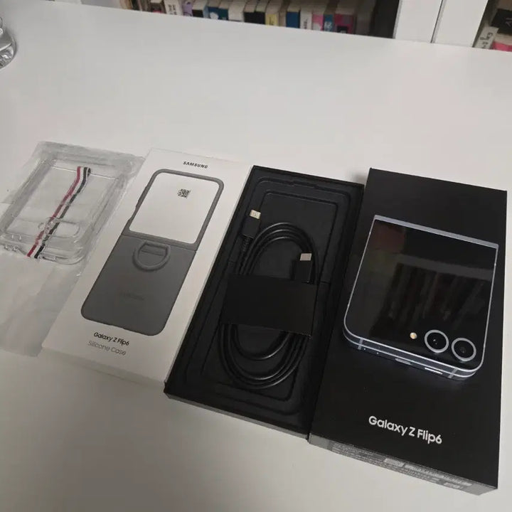 [BUNJANG] Samsung Galaxy Z Flip6 256GB Blue with Original Silicone Ring Case / S급 갤럭시 Z 플립6 256g 블루 풀박스 정품실리콘링케이스포함