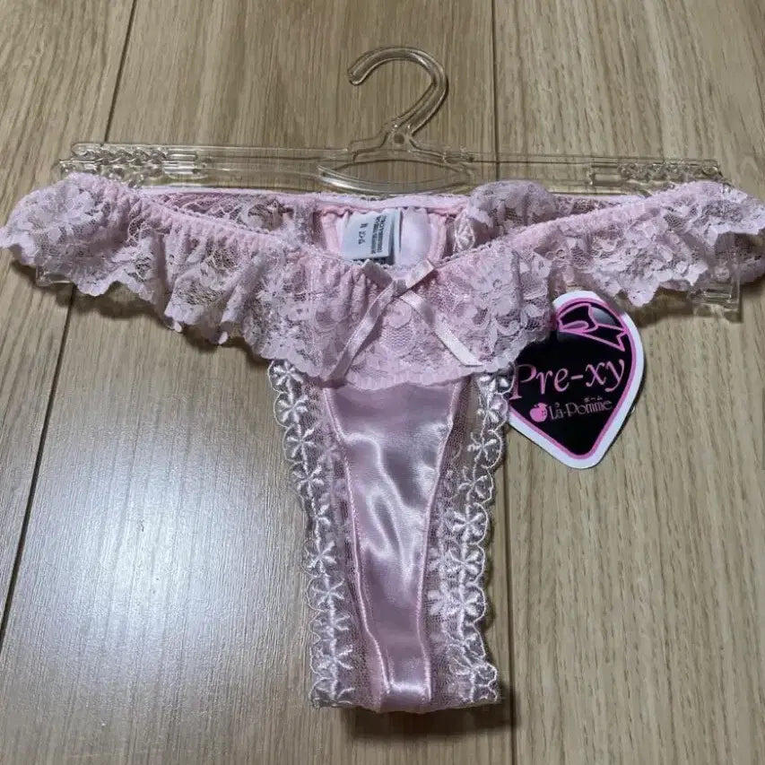 [BUNJANG] Laform Pink Satin Thong Panty / 여성속옷 여성팬티 라폼 핑크색 새틴 티팬티