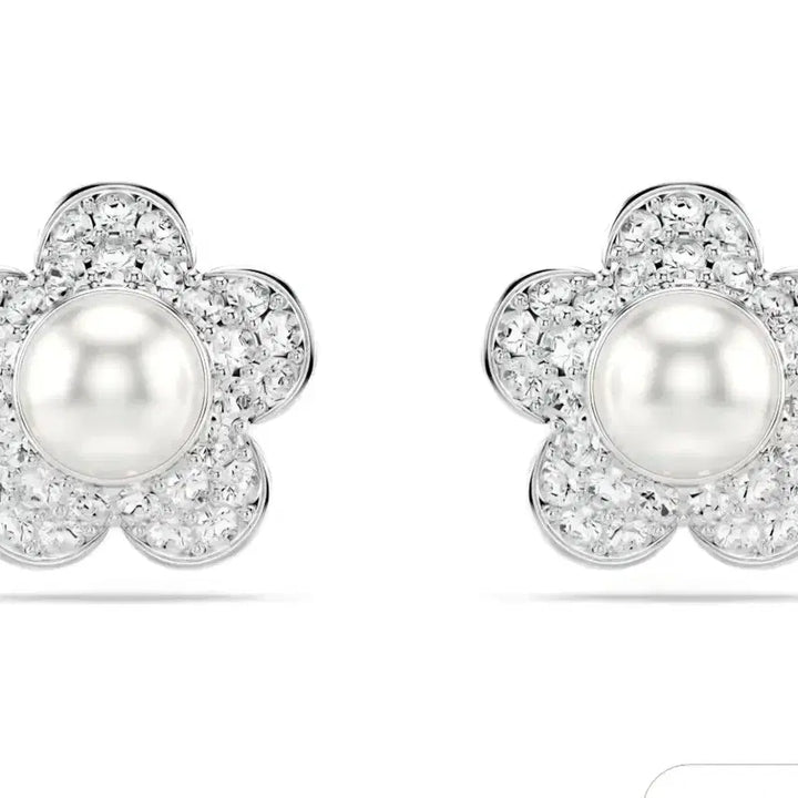 [BUNJANG] Swarovski Ariana Grande Capsule Collection Flower Stud Earrings / 스와로브스키 아리아나 그란데  캡슐 컬렉션 꽃 스터드 귀걸이