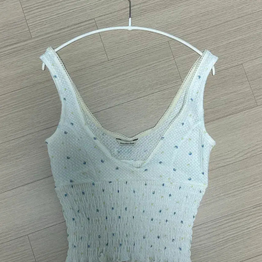 [BUNJANG] Overdue Flare Flower U-Neck Smocking Top Blue / 오버듀플레어 플라워 U넥 스모킹 탑 블루