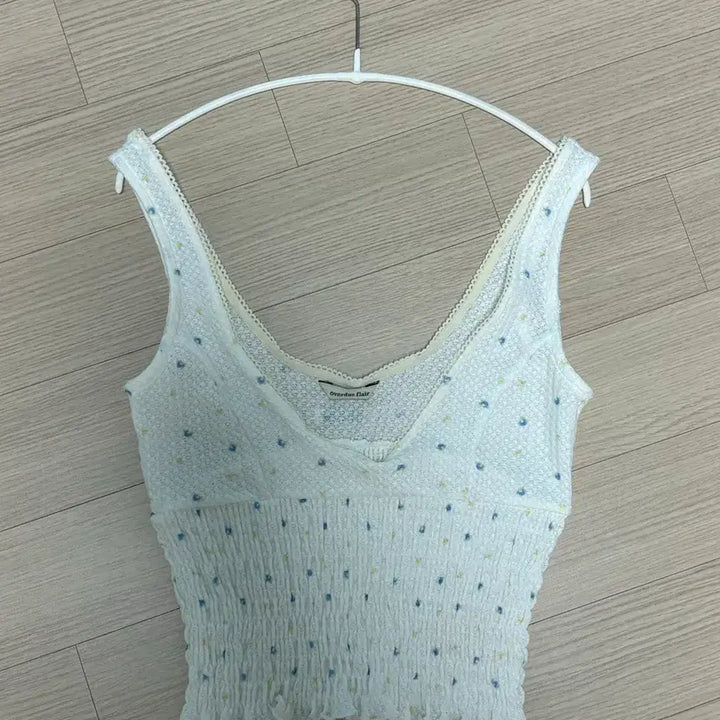 [BUNJANG] Overdue Flare Flower U-Neck Smocking Top Blue / 오버듀플레어 플라워 U넥 스모킹 탑 블루