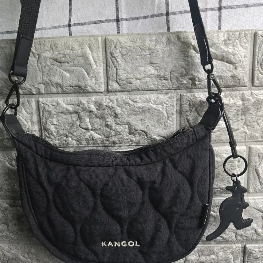 [BUNJANG] Kangol Quilted Shoulder Bag Black / 캉골 퀼팅 숄더백 블랙