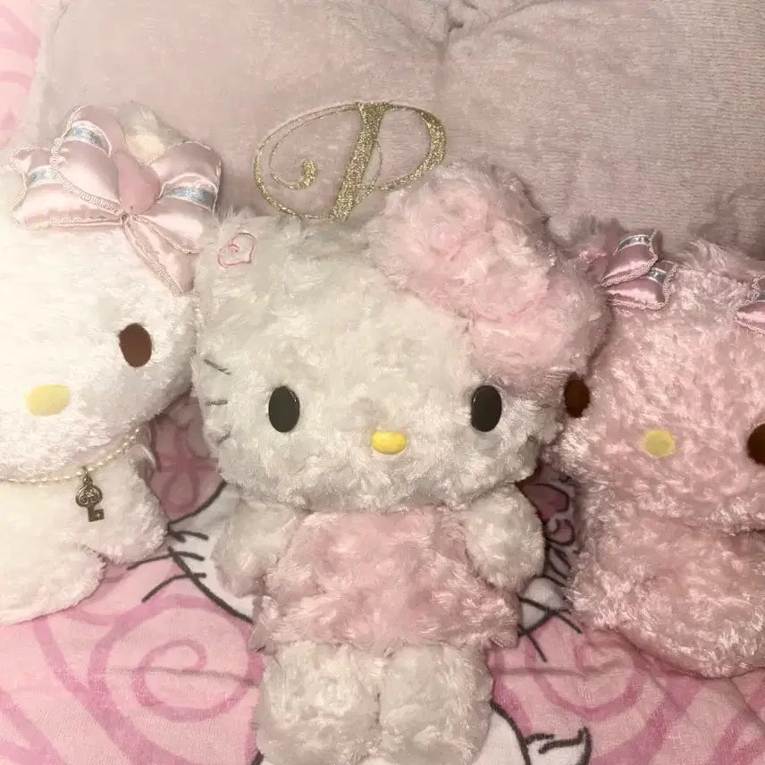 [BUNJANG] Sanrio Hello Kitty Rose Boa Fur Plush / 고전키티 로즈보아키티 보아털키티 장미털키티