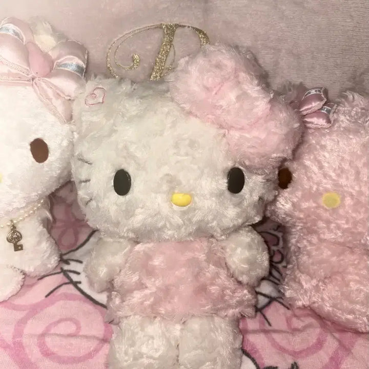 [BUNJANG] Sanrio Hello Kitty Rose Boa Fur Plush / 고전키티 로즈보아키티 보아털키티 장미털키티