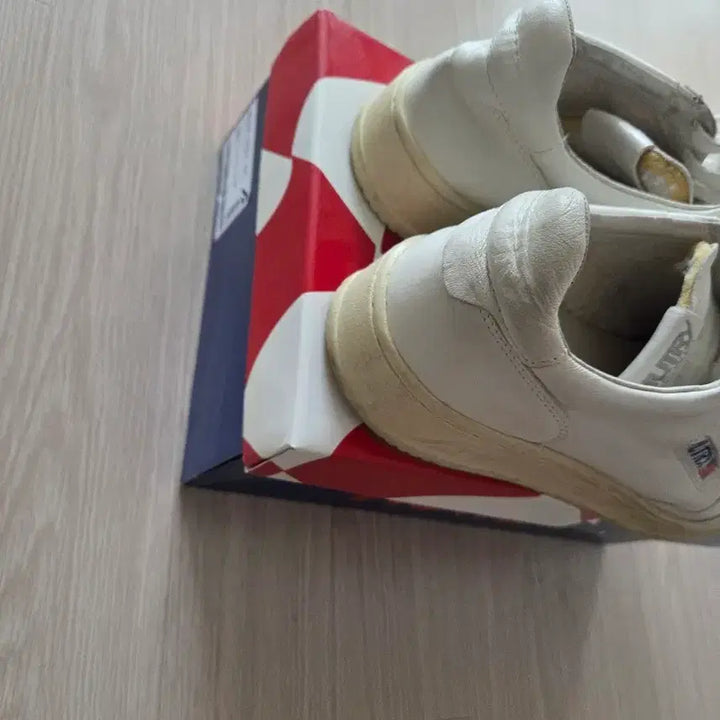 [BUNJANG] Autry Medalist 44 Goat Skin Sneakers / 오트리 메달리스트 44 고트스킨