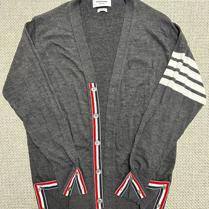 [BUNJANG] Thom Browne Grey Wool Cardigan with Diagonal Stripe Detail - Size 4 / [4/새상품급] 25ss 톰브라운 사선완장 그레이 울 가디건 4사이즈