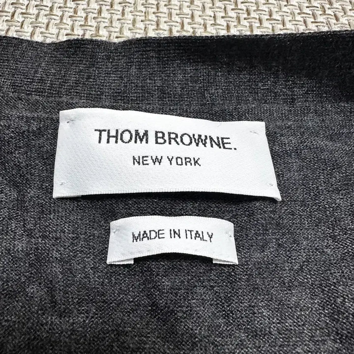 [BUNJANG] Thom Browne Grey Wool Cardigan with Diagonal Stripe Detail - Size 4 / [4/새상품급] 25ss 톰브라운 사선완장 그레이 울 가디건 4사이즈