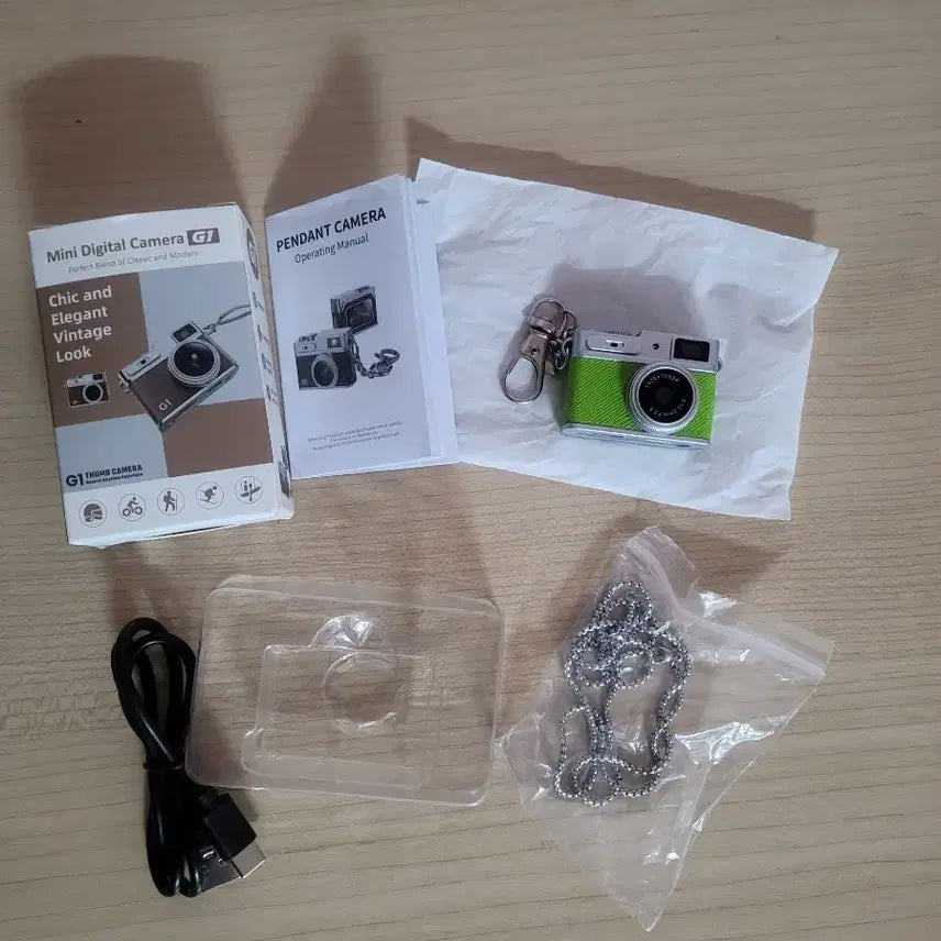 [BUNJANG] Mini Digital Camcorder Keychain Y2K Film Toy (Silver/White) / 미니 디지털키메라 키링빈티지고전휴그디얼부이y2k캠코더디토실버화이트필름토이