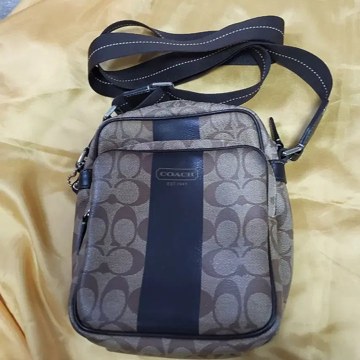 [BUNJANG] Coach Signature Pattern Brown Crossbody Bag / 코치 크로스백 브라운